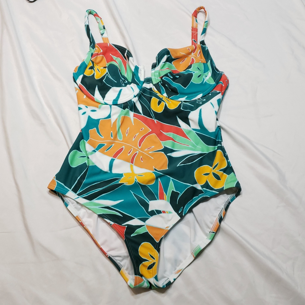 Vince Camuto One Piece Green and Orange Swimwear Tropical Print